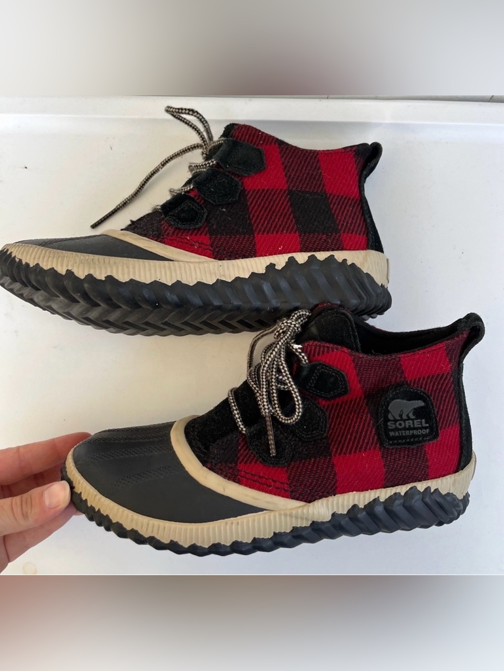 Sorel Out and About Red Buffalo Plaid Mid Duck Boot Lace Up Size 9.5